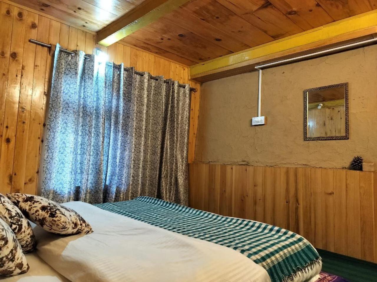 Old Is Gold Mudhouse Lushal Jibhi Apartment Ngoại thất bức ảnh